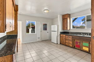 009_F8_57 N 34th St