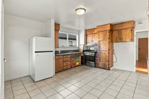 010_F8_57 N 34th St