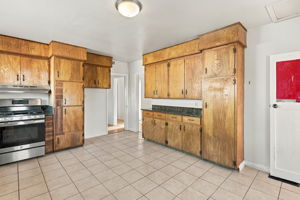 011_F8_57 N 34th St