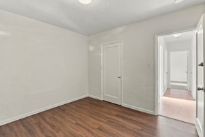 015_F8_57 N 34th St