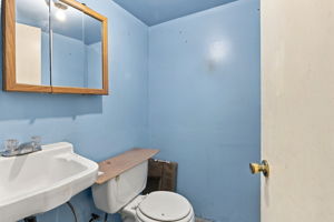020_F8_57 N 34th St
