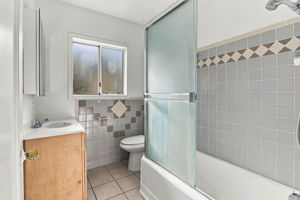 021_F8_57 N 34th St