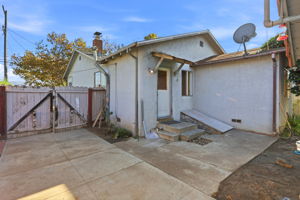 027_F8_57 N 34th St