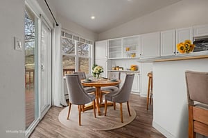 DSC04683 virtually staged.jpeg