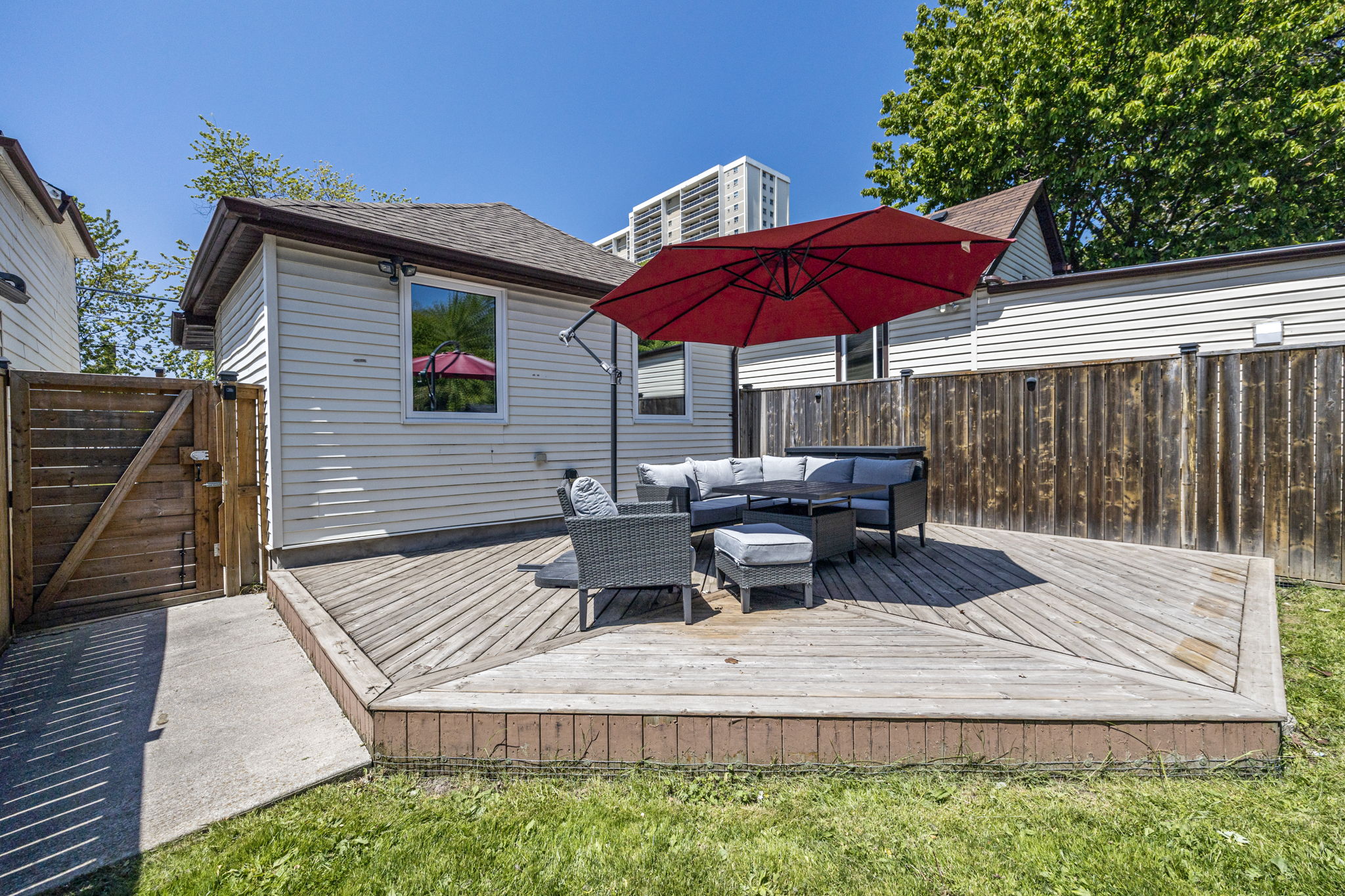 Toronto property showcase — delivered property photograph 35