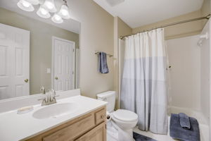 Picketts Ferry Dr-018