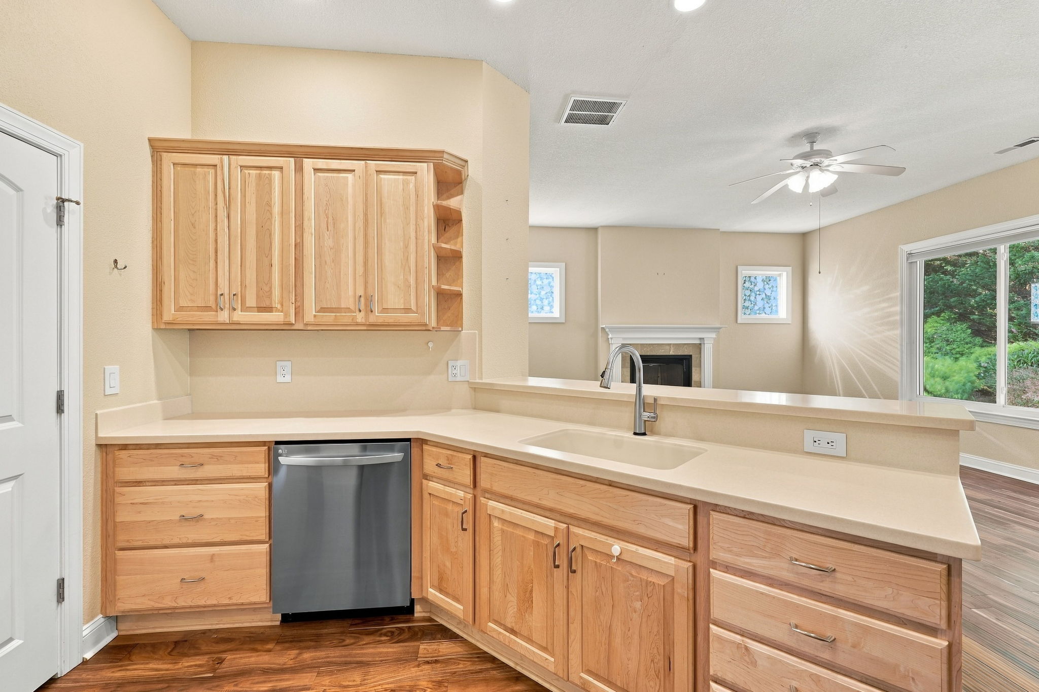  Photo 38