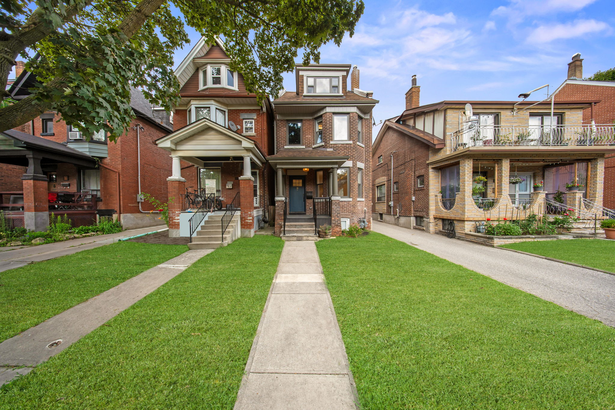 57 Westmoreland Ave Toronto, ON M6H 2Z8