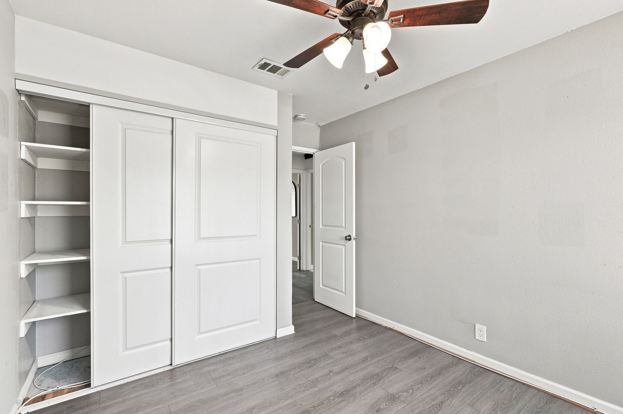 017_F8_570 Biscayne Ct