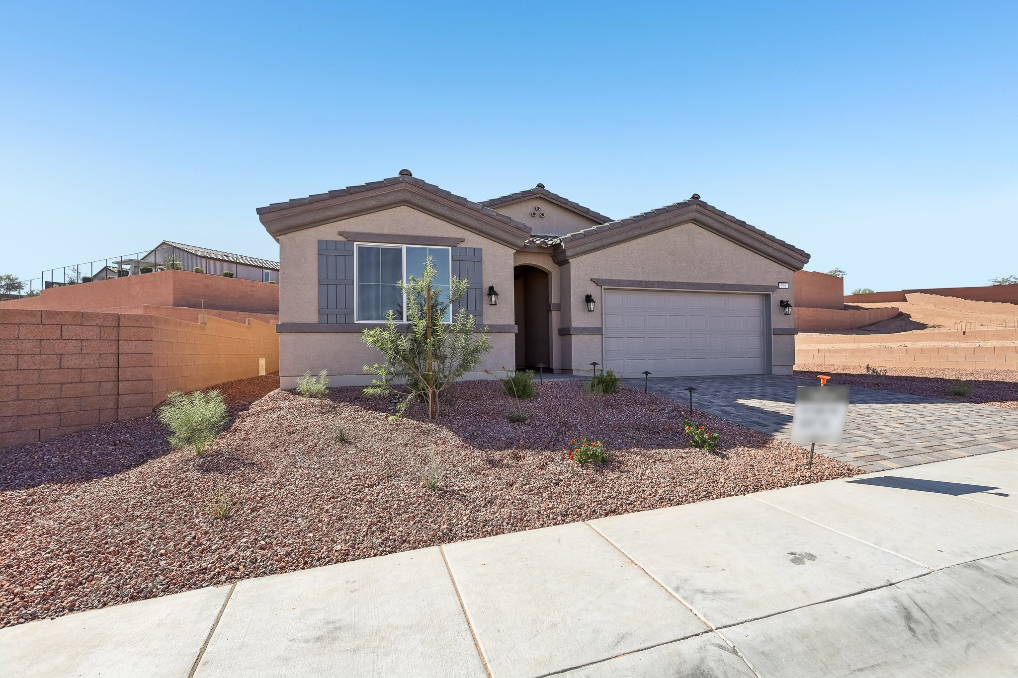 570 Hamilton Dr-S2710-002.jpg