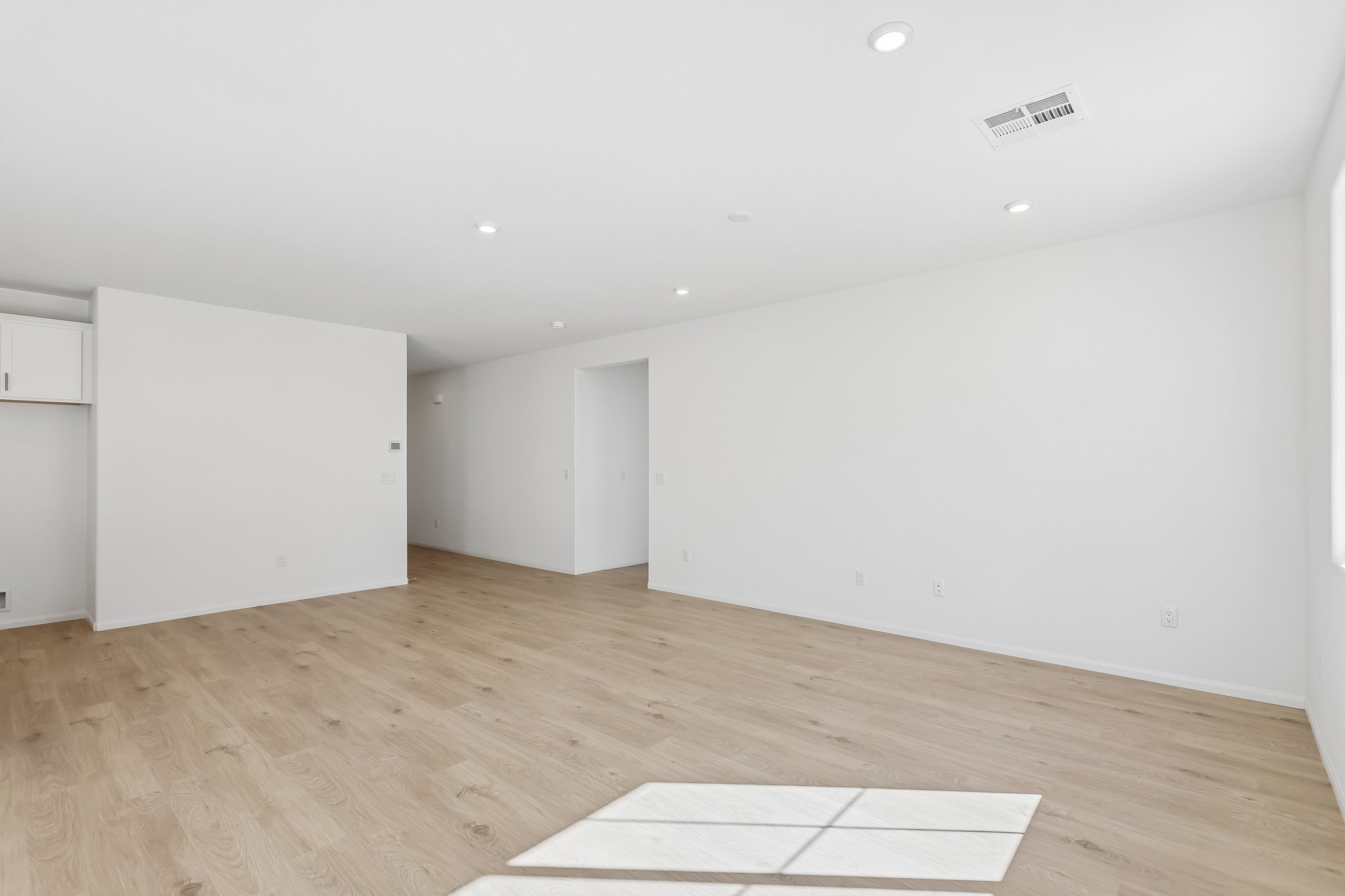570 Hamilton Dr-S2710-005.jpg