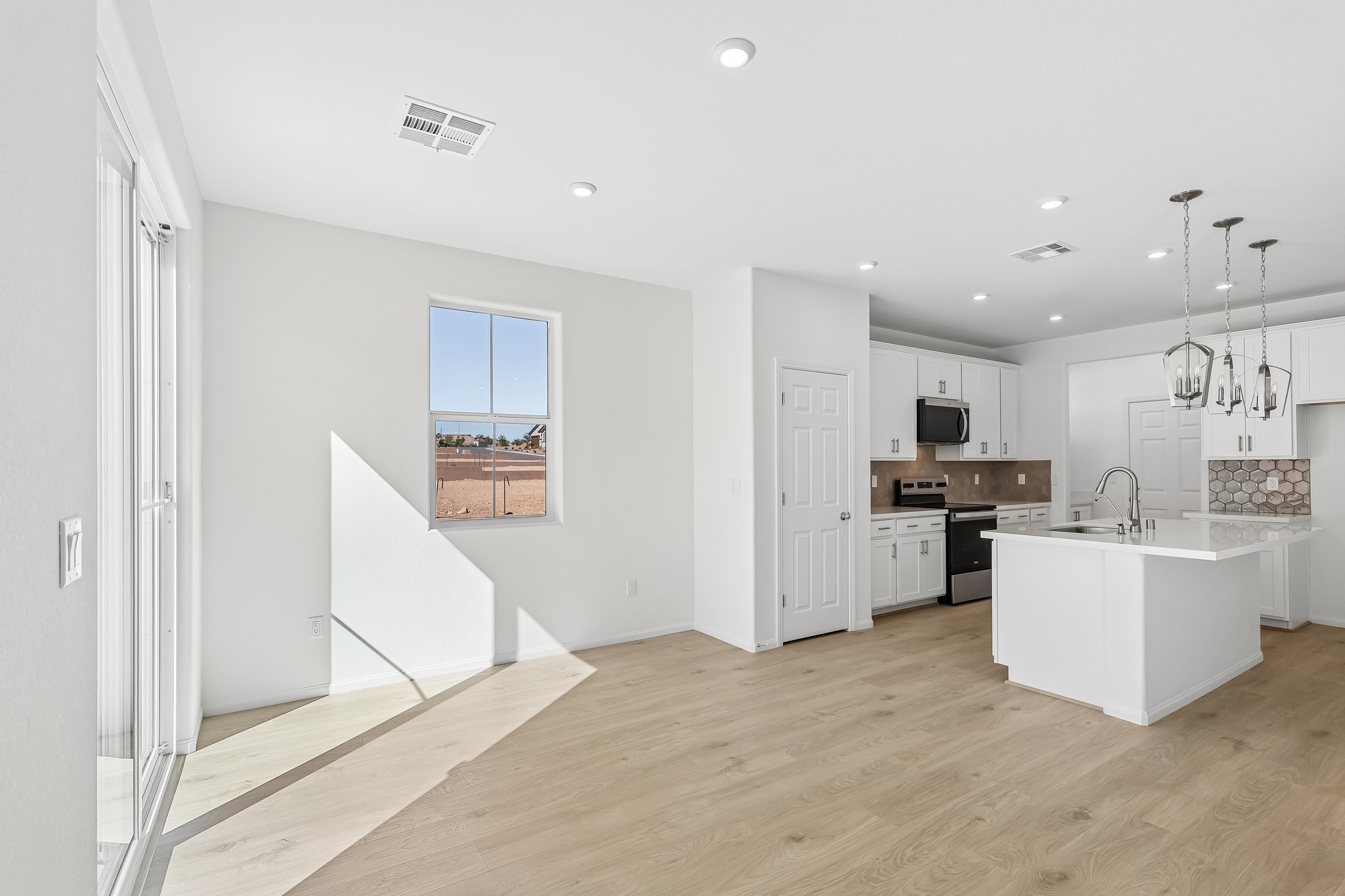 570 Hamilton Dr-S2710-007.jpg