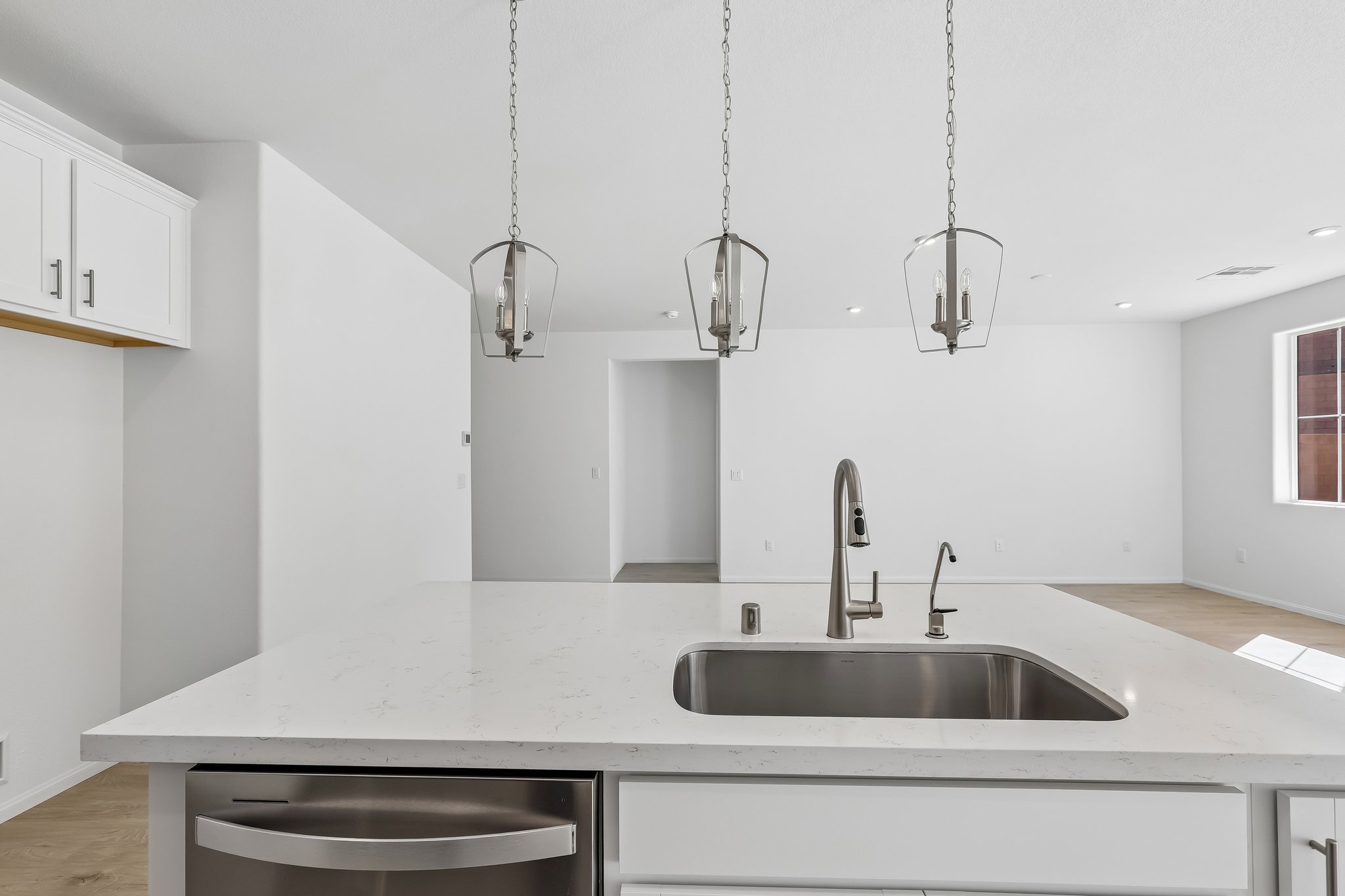 570 Hamilton Dr-S2710-013.jpg