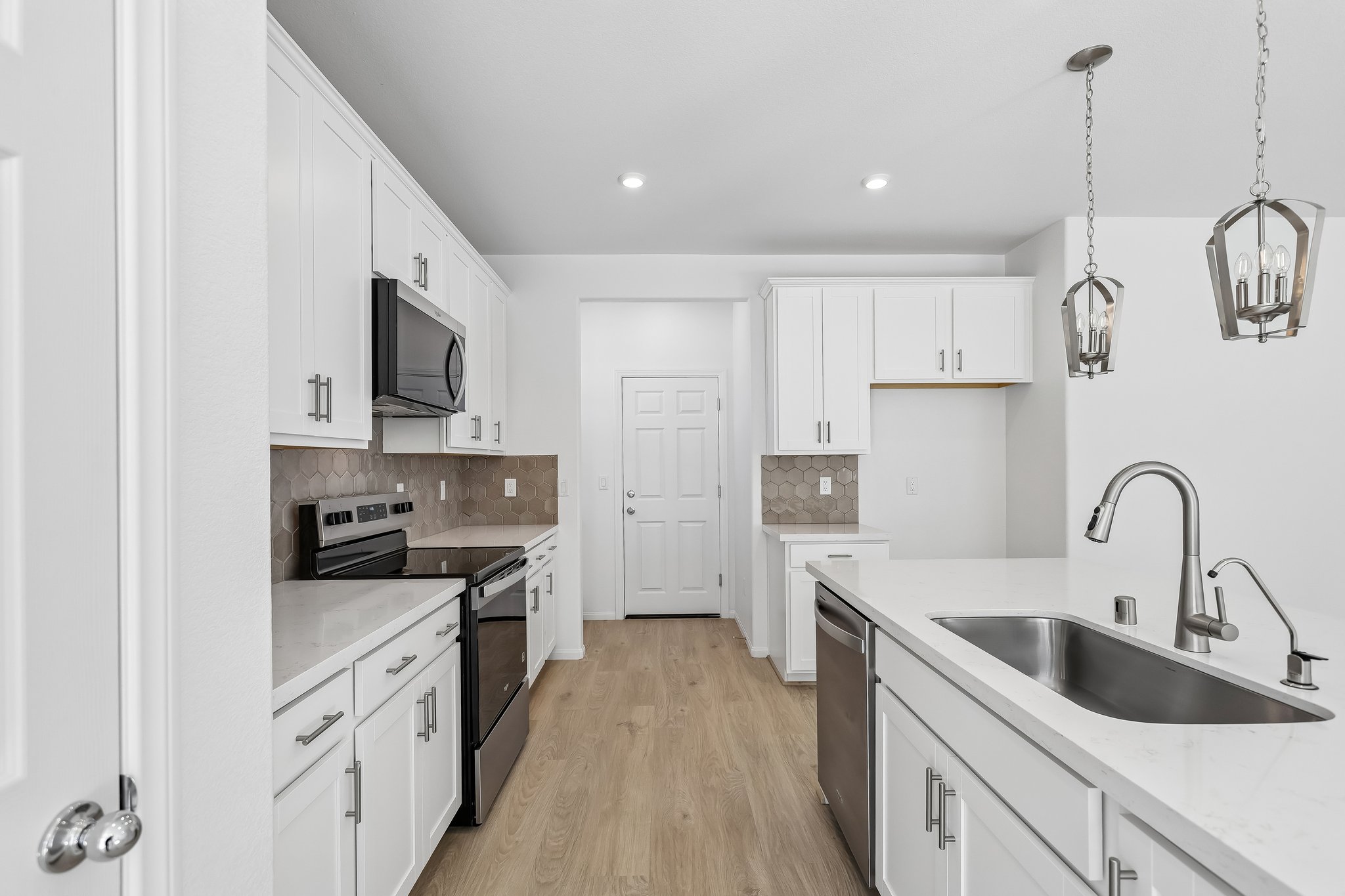 570 Hamilton Dr-S2710-014.jpg