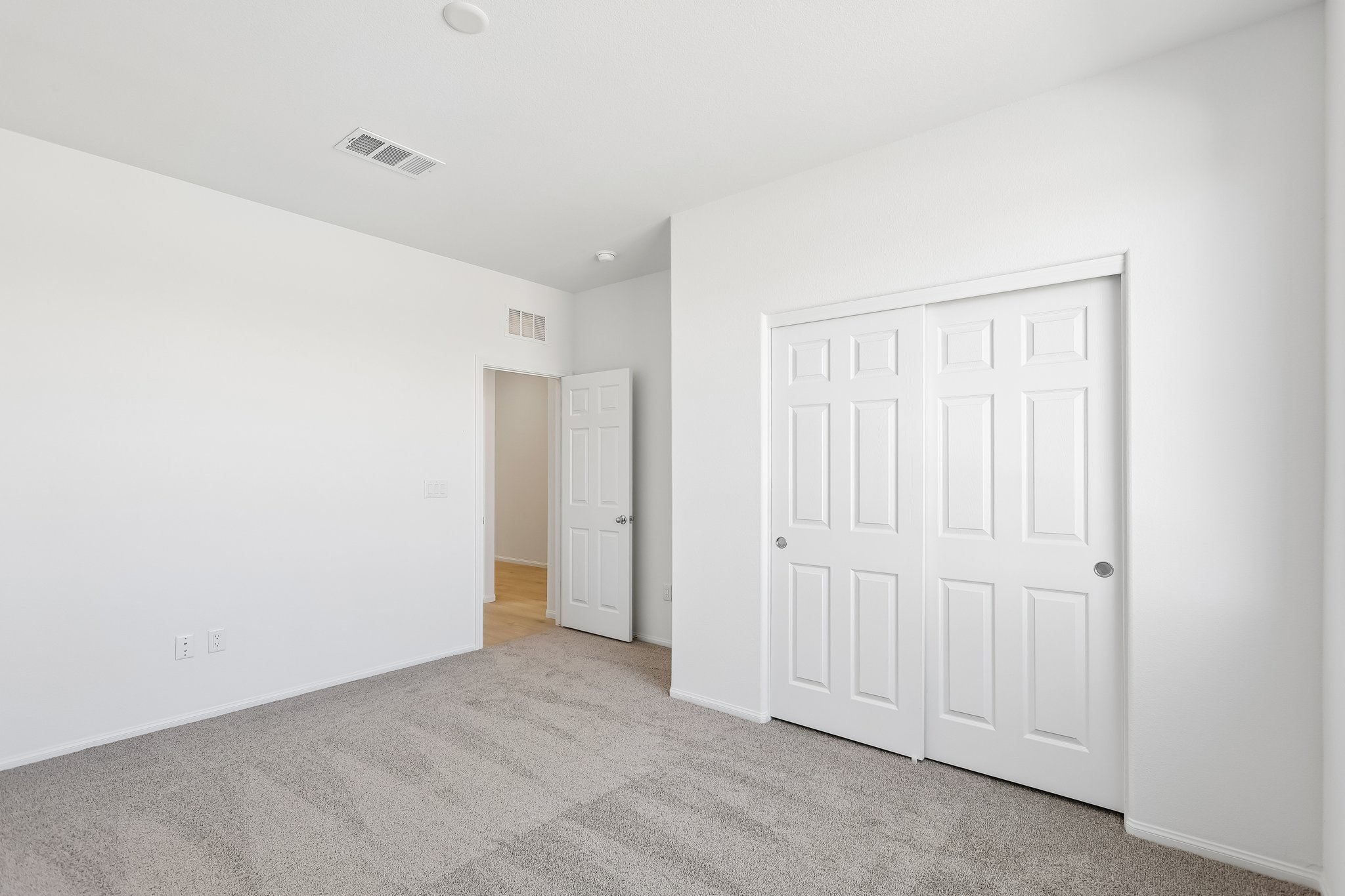 570 Hamilton Dr-S2710-017.jpg