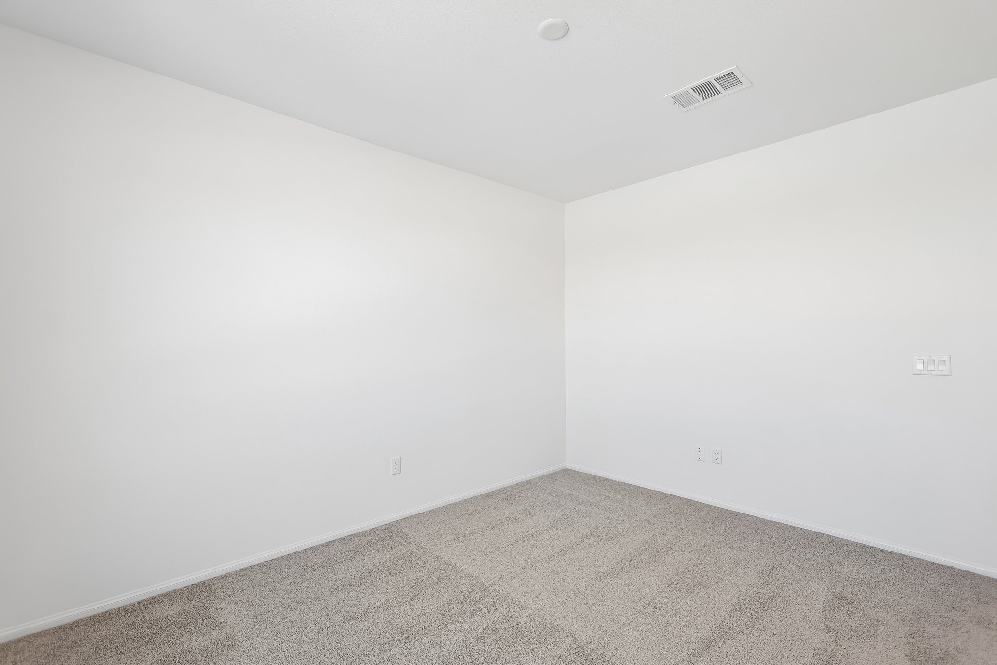 570 Hamilton Dr-S2710-018.jpg