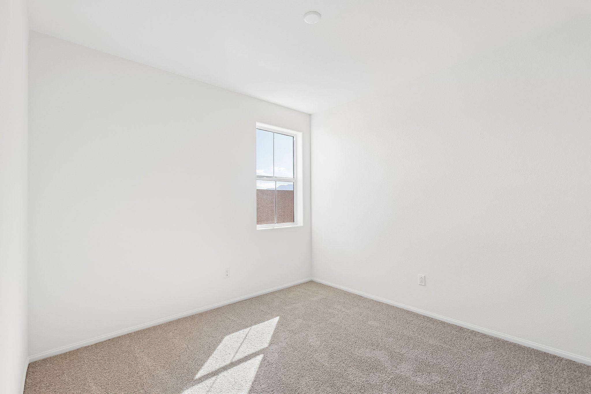 570 Hamilton Dr-S2710-019.jpg