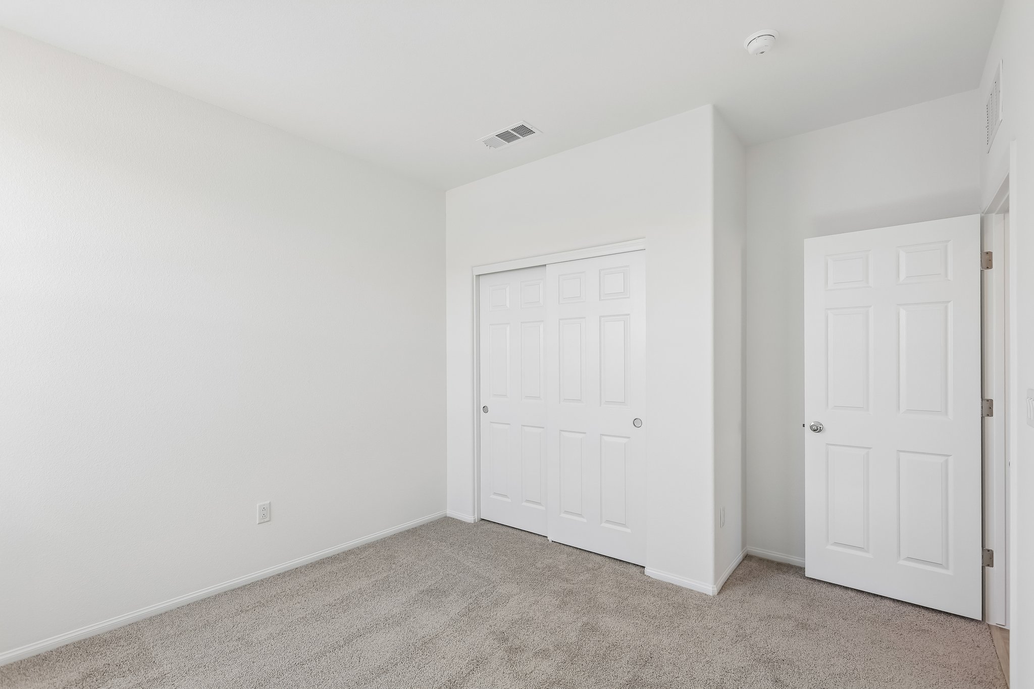 570 Hamilton Dr-S2710-021.jpg
