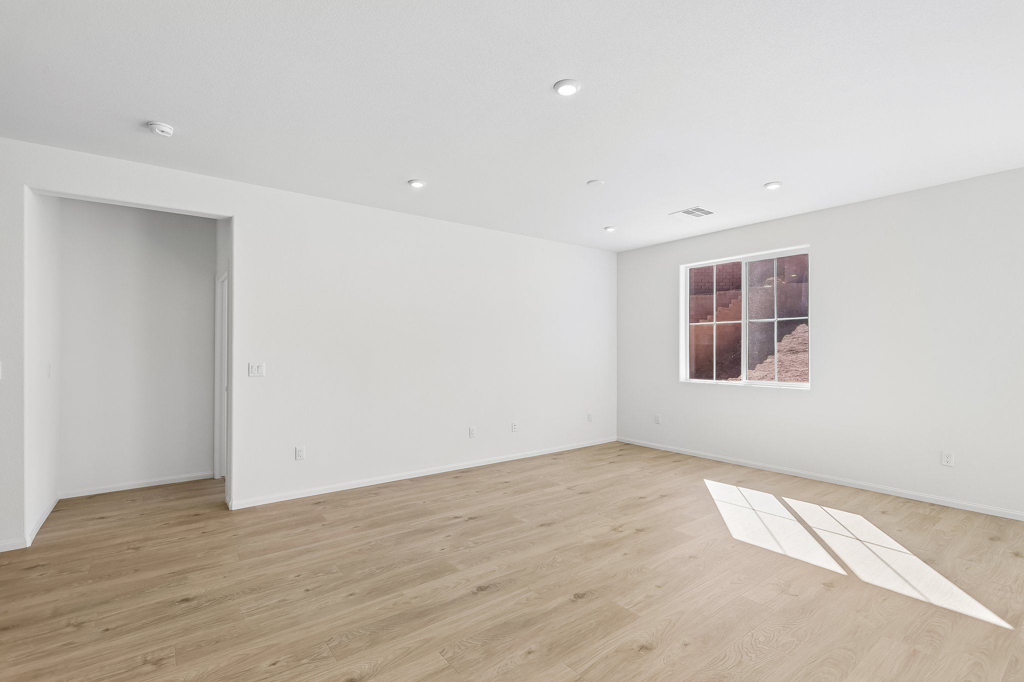 570 Hamilton Dr-S2710-024.jpg