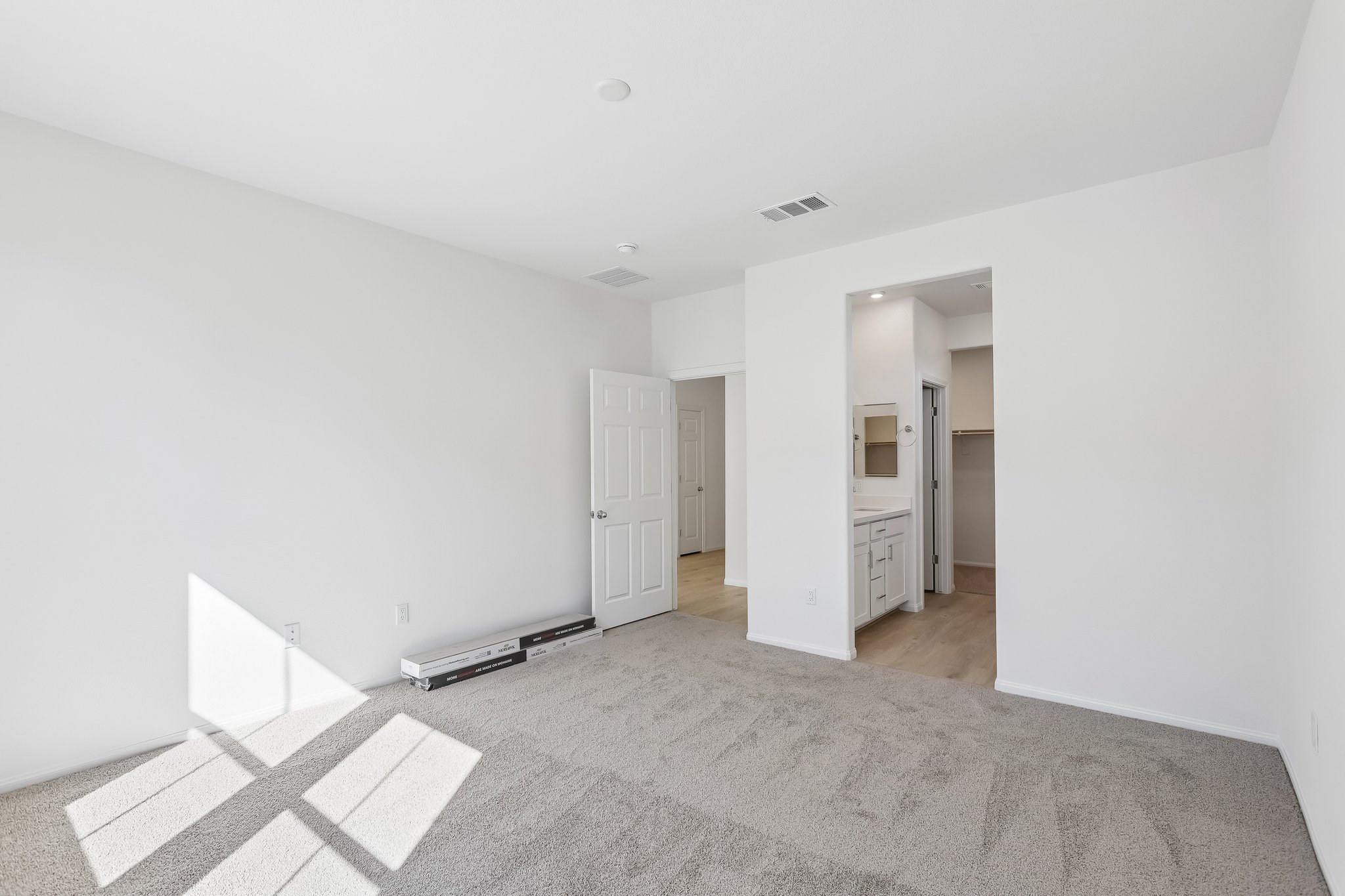 570 Hamilton Dr-S2710-027.jpg