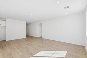 570 Hamilton Dr-S2710-005.jpg