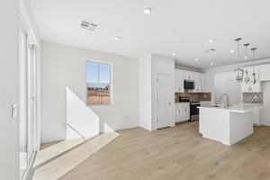 570 Hamilton Dr-S2710-007.jpg