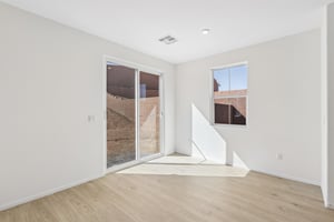 570 Hamilton Dr-S2710-008.jpg