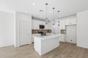 570 Hamilton Dr-S2710-010.jpg