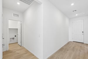 570 Hamilton Dr-S2710-022.jpg
