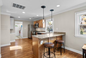 Kitchen/Breakfast Bar