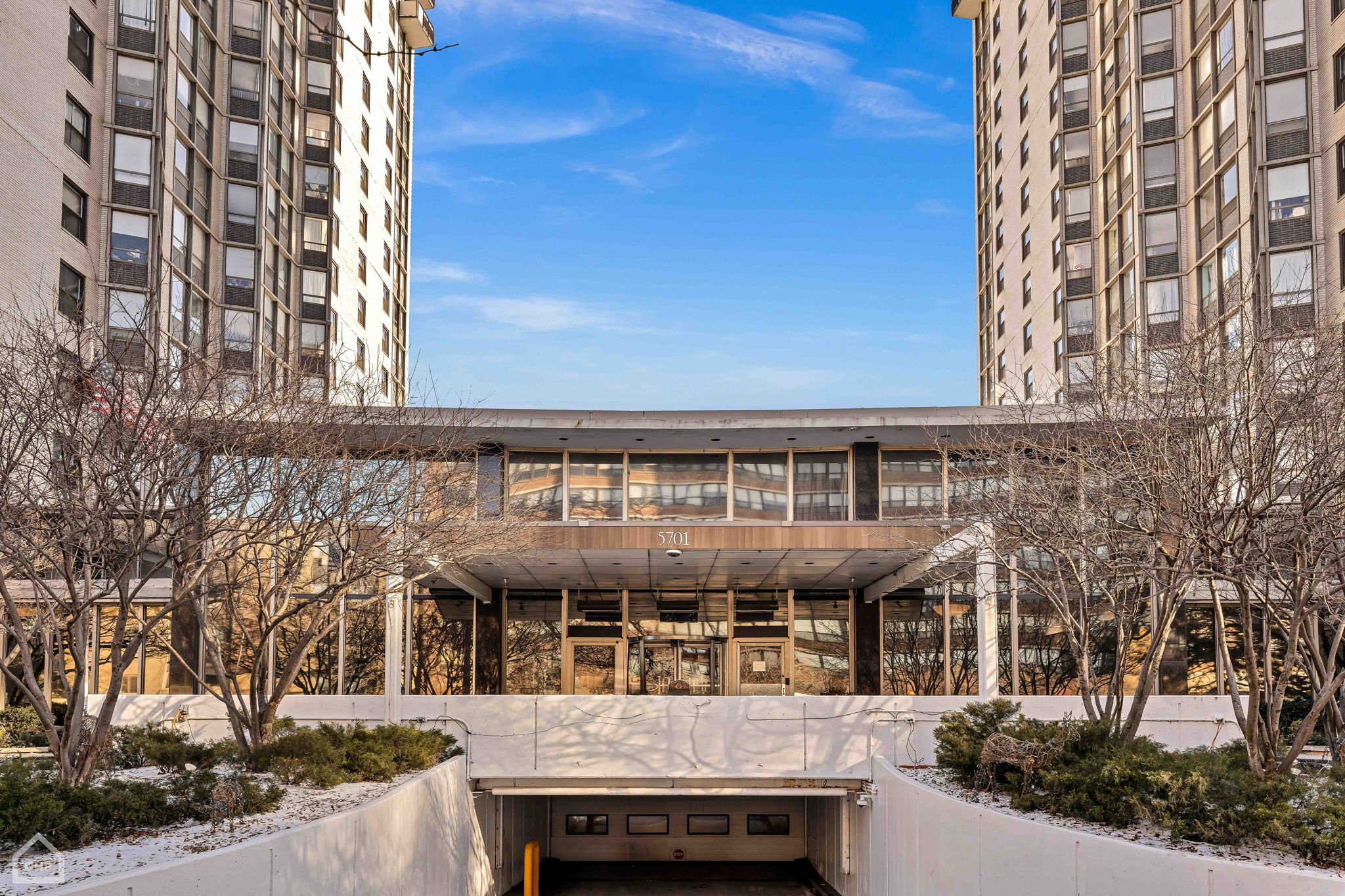 5701 N Sheridan Rd 28Q_002