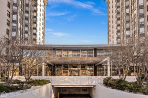 5701 N Sheridan Rd 28Q_002