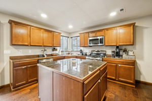 148th Pl NE-L0711-012