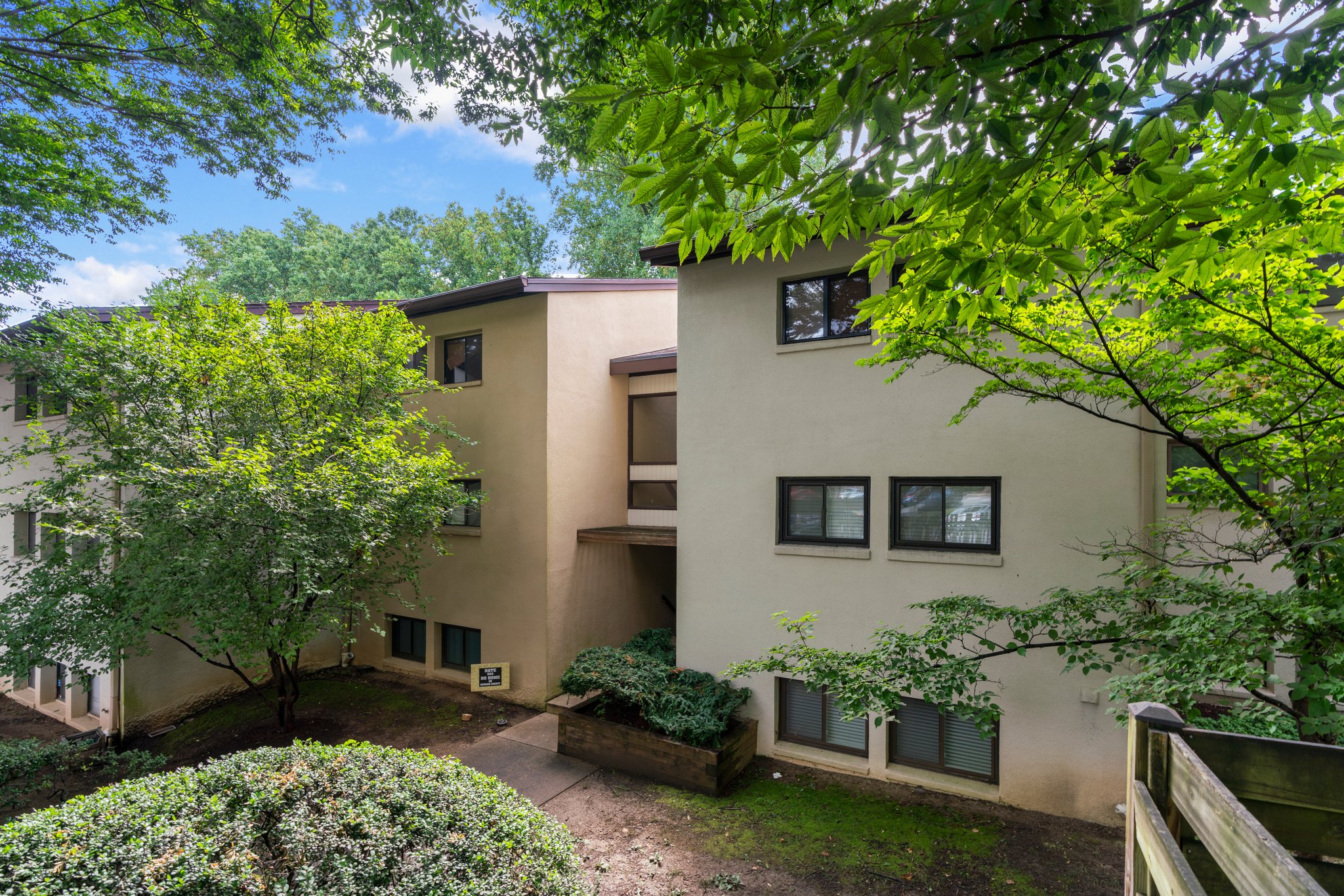 03. Front of house.jpg