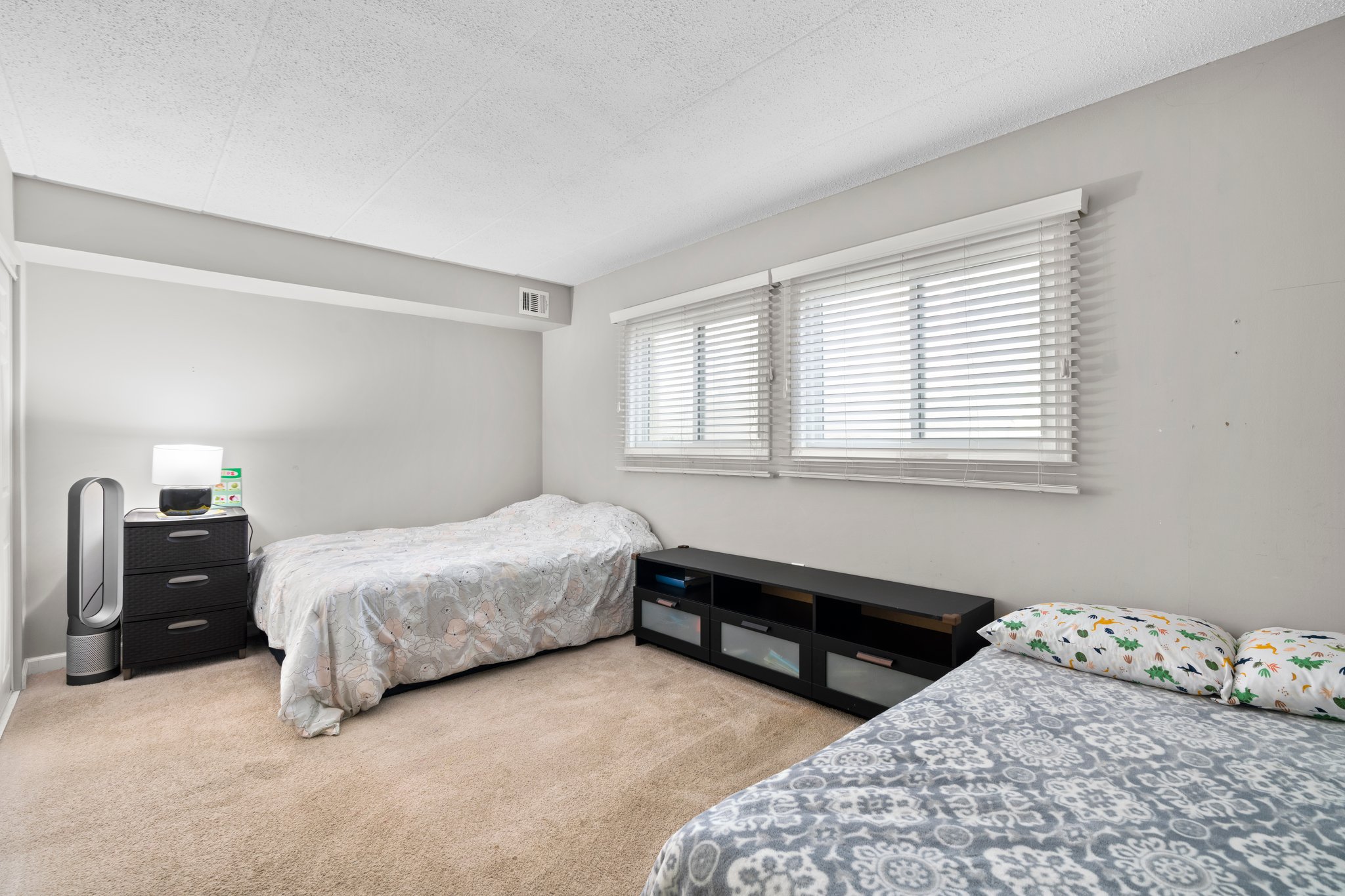 21. Main bedroom.jpg