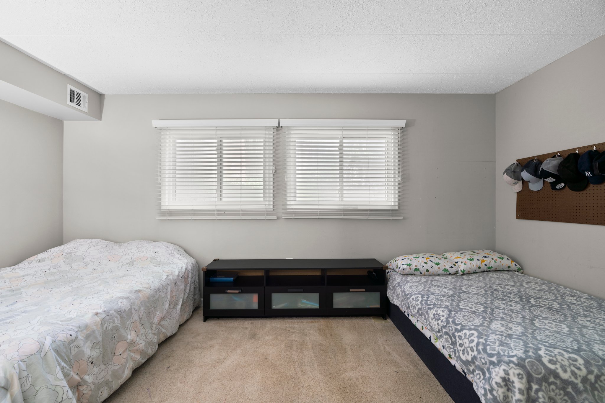 23. Main bedroom.jpg