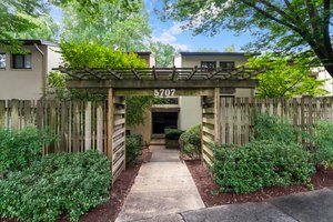 05. Front of house.jpg