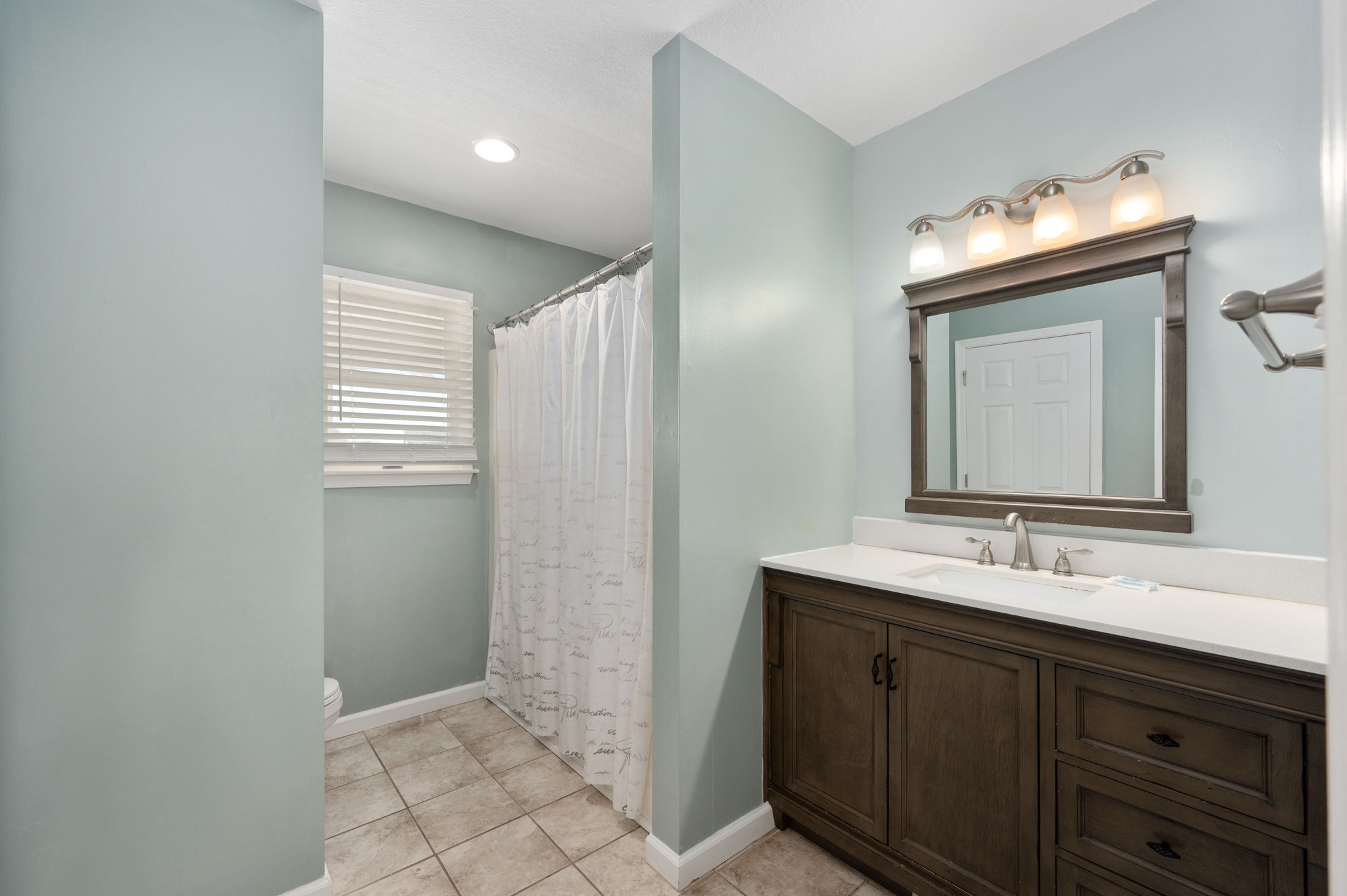 5709-SVDT-ML-BR6-Private-Bath