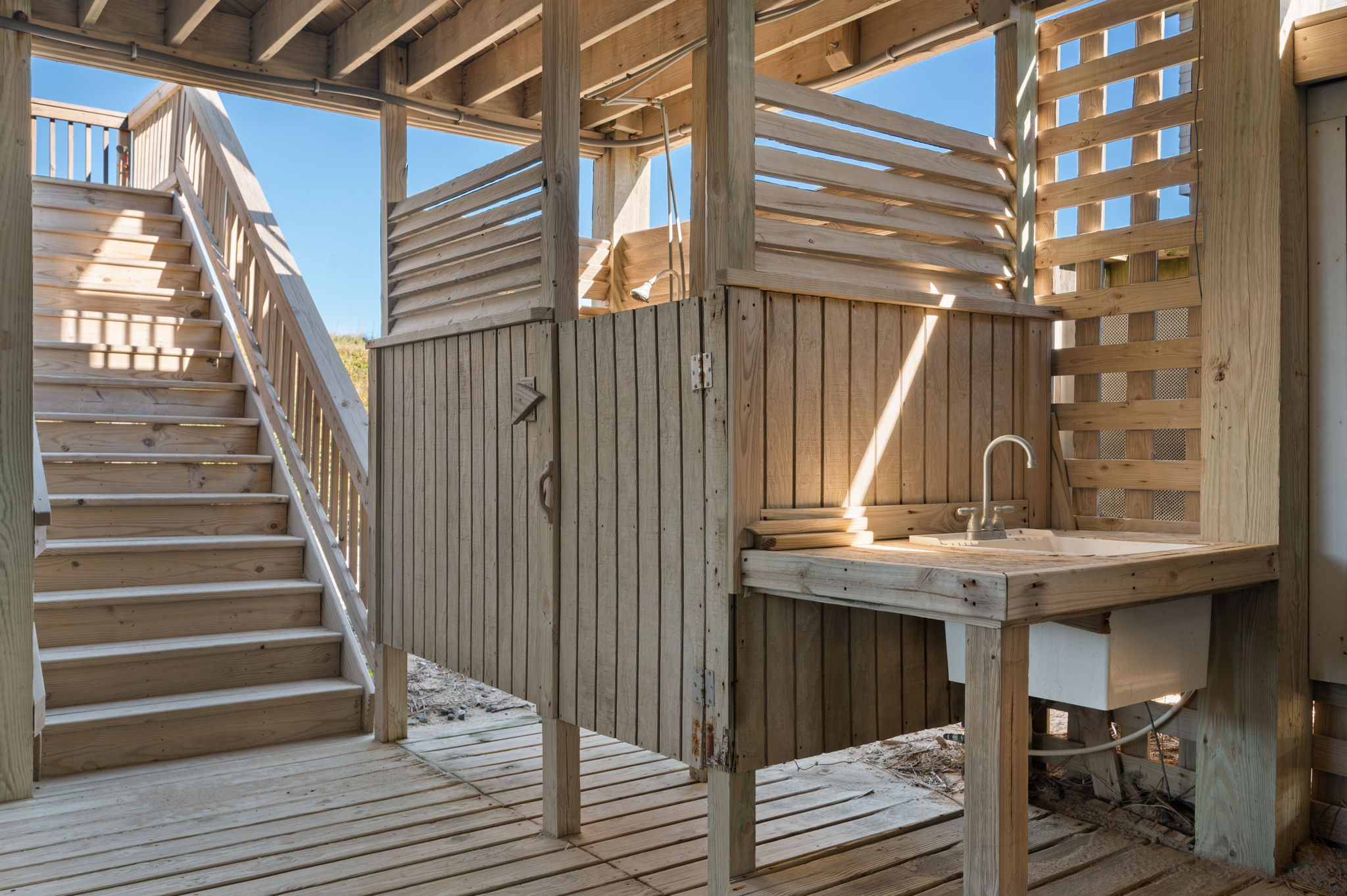 5709-SVDT-Outside-Shower