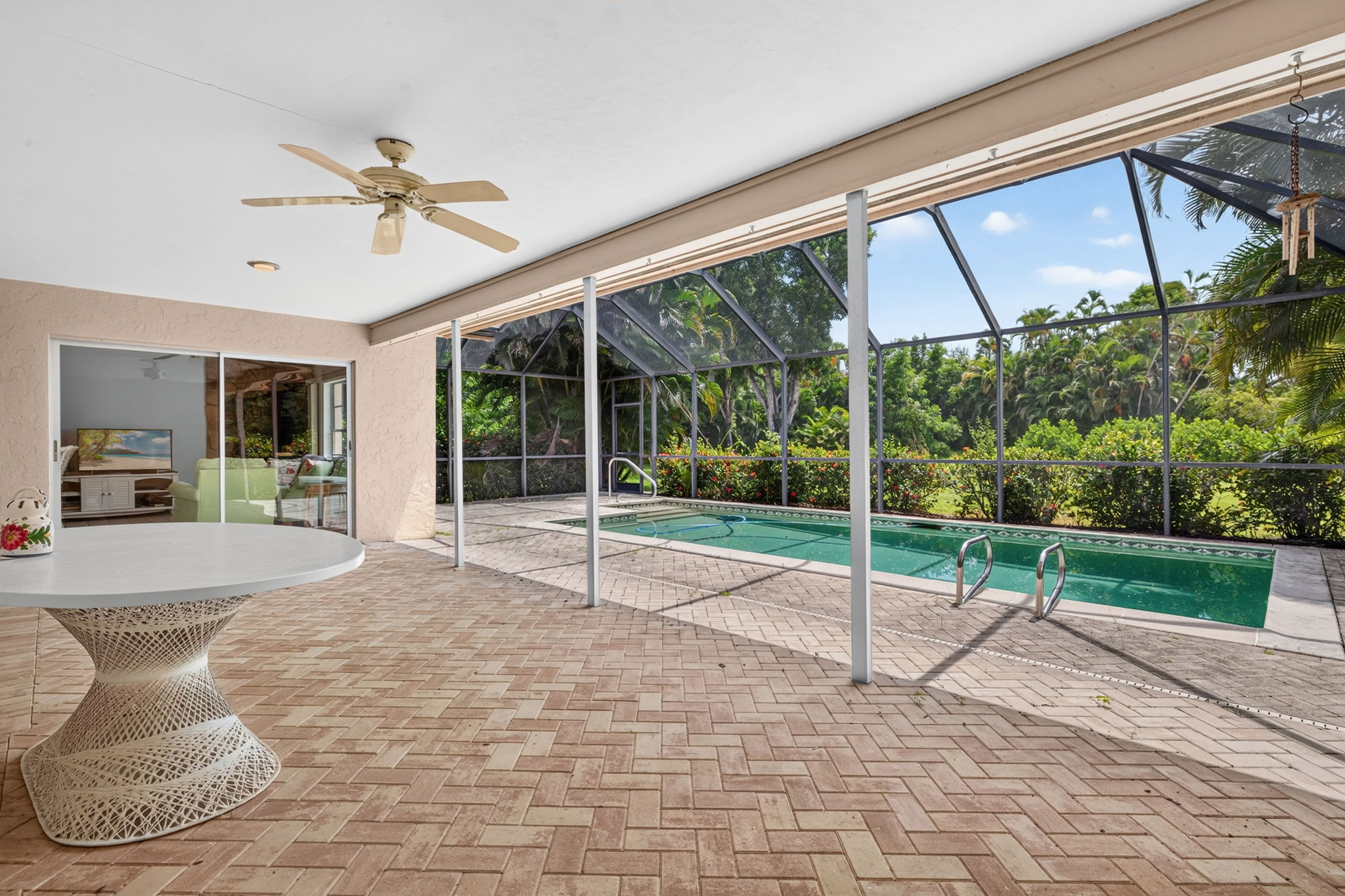 Pool Lanai 2