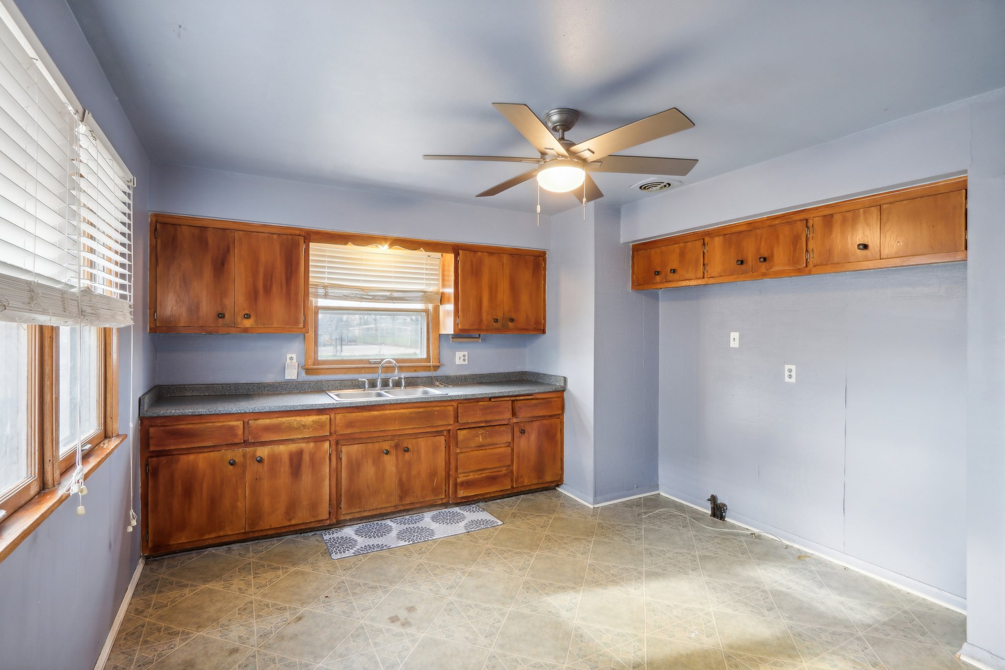 5714-5716 N 87th St-014.jpg