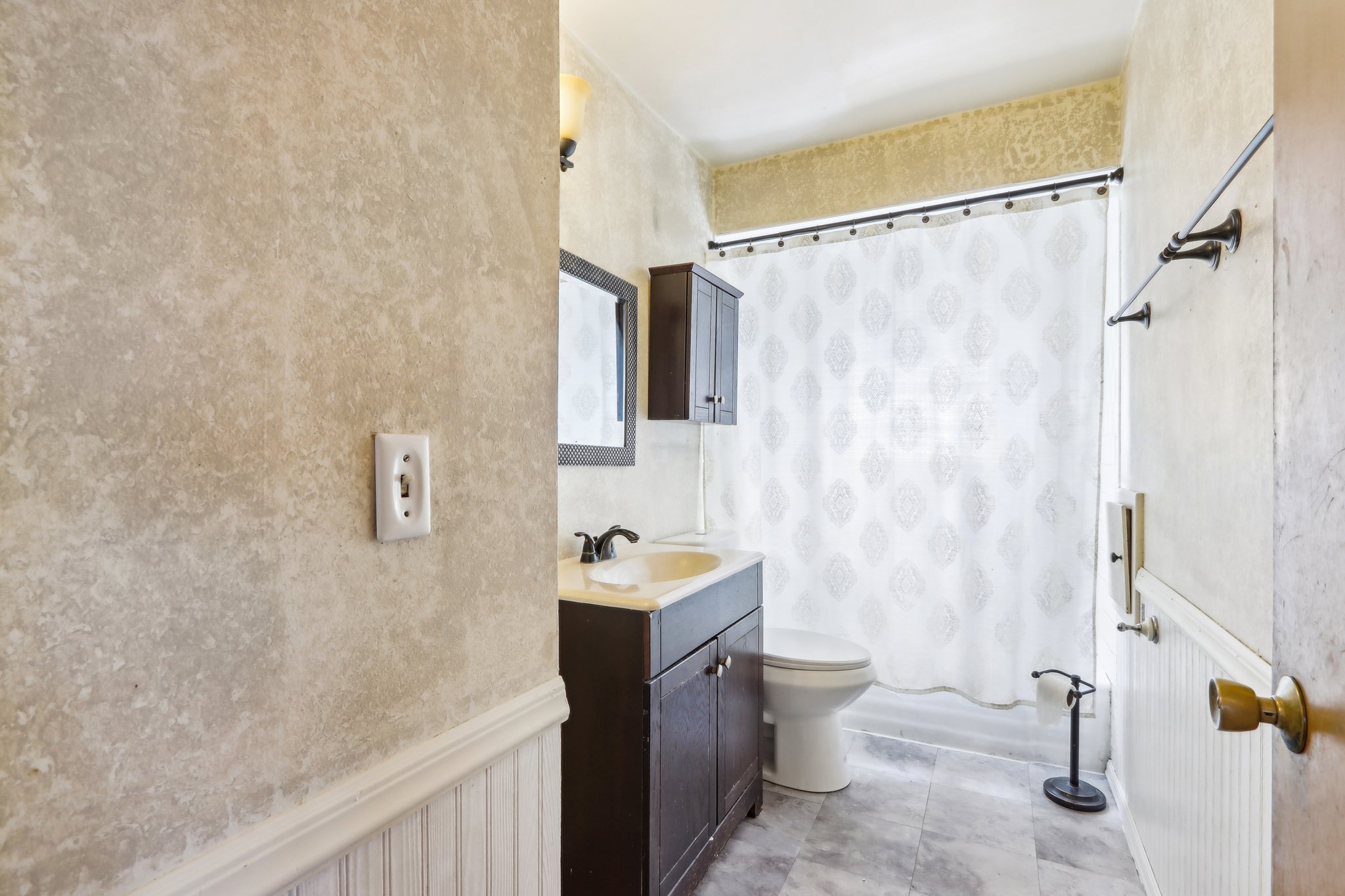 5714-5716 N 87th St-020.jpg