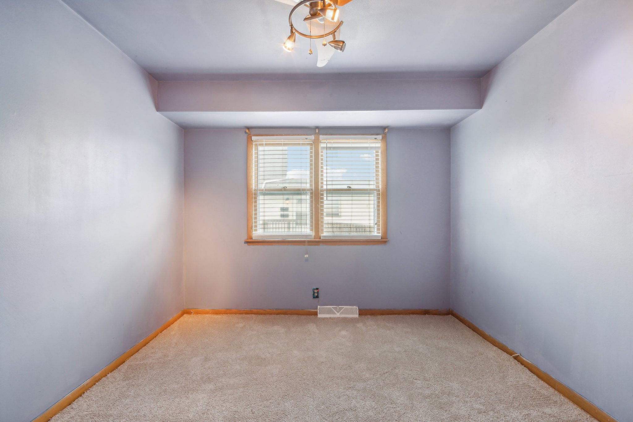 5714-5716 N 87th St-022.jpg