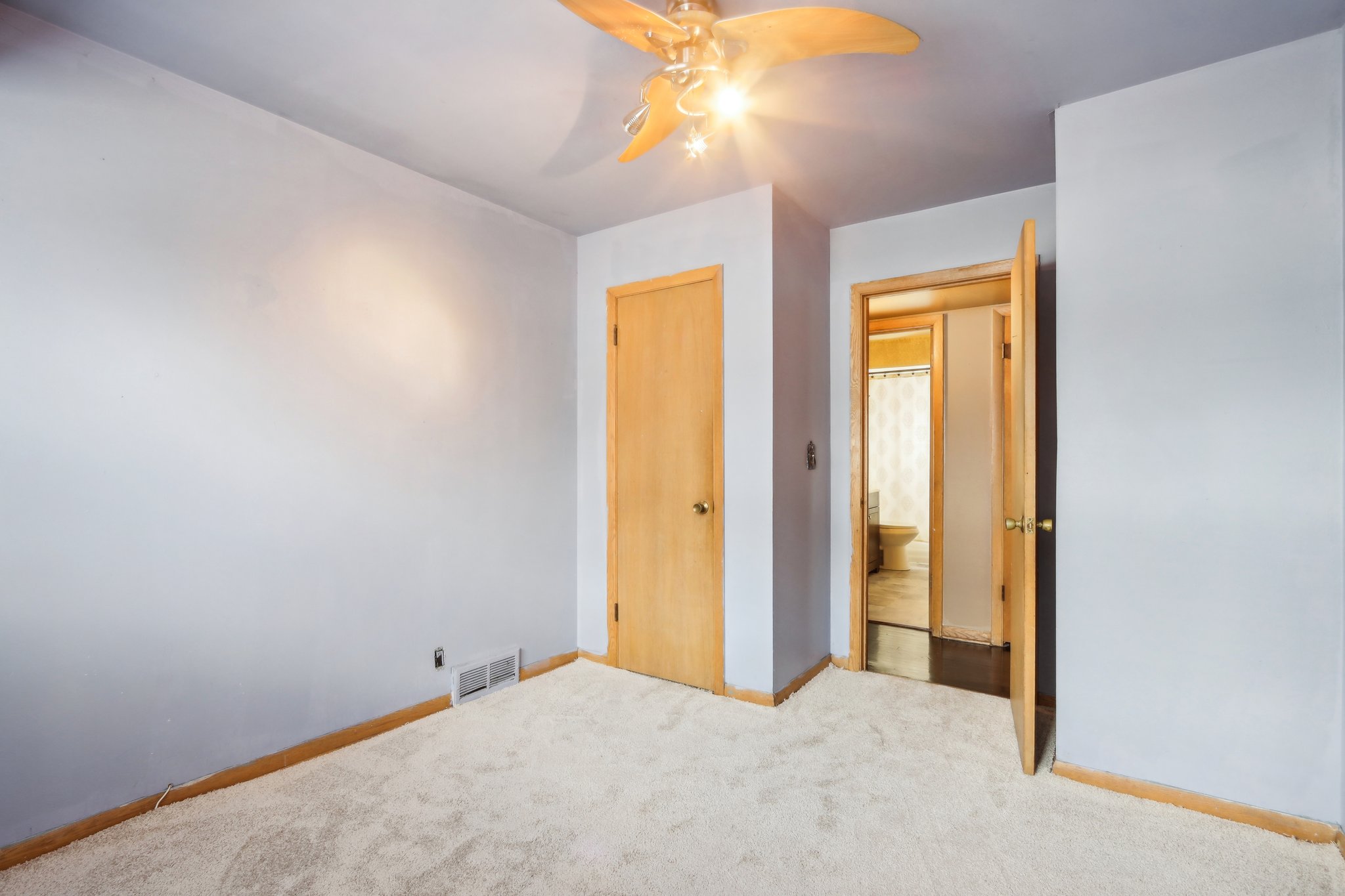 5714-5716 N 87th St-023.jpg