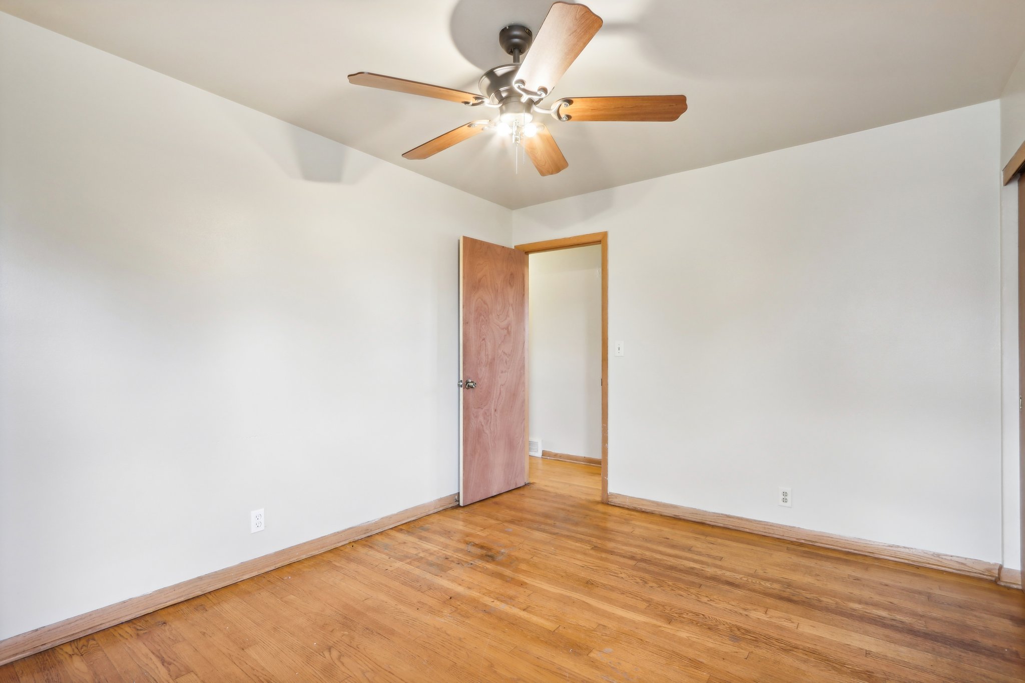 5714-5716 N 87th St-033.jpg