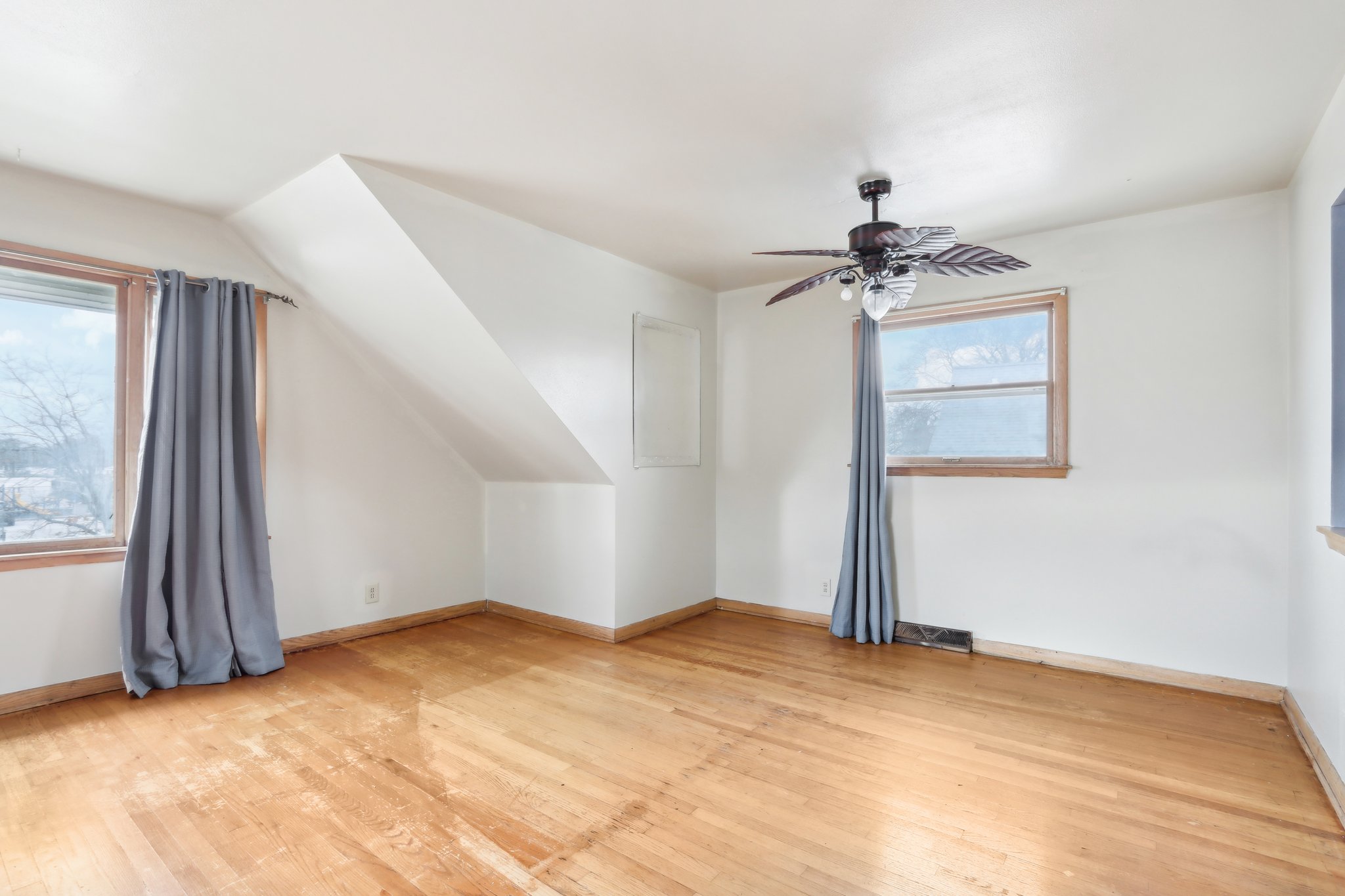 5714-5716 N 87th St-041.jpg