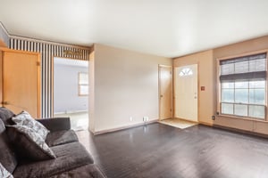 5714-5716 N 87th St-011.jpg