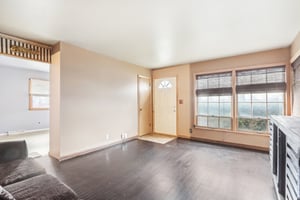 5714-5716 N 87th St-012.jpg