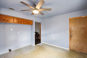 5714-5716 N 87th St-016.jpg