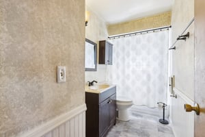 5714-5716 N 87th St-020.jpg